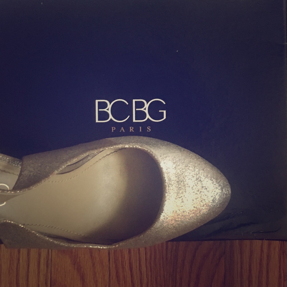 BCBG Silver Slingback Pumps 👠